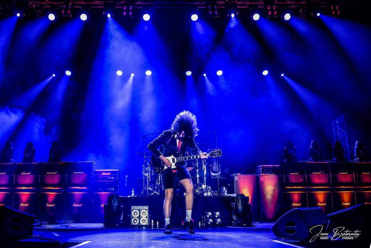 Nick Young & Band - The Great AC/DC-Master-Show